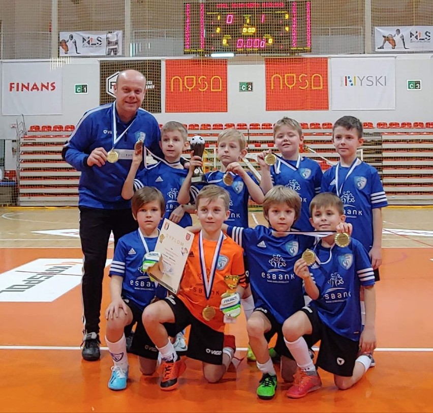 Młodzi piłkarze z RAP Radomsko rozpoczęli rok od zwycięskich turniejów