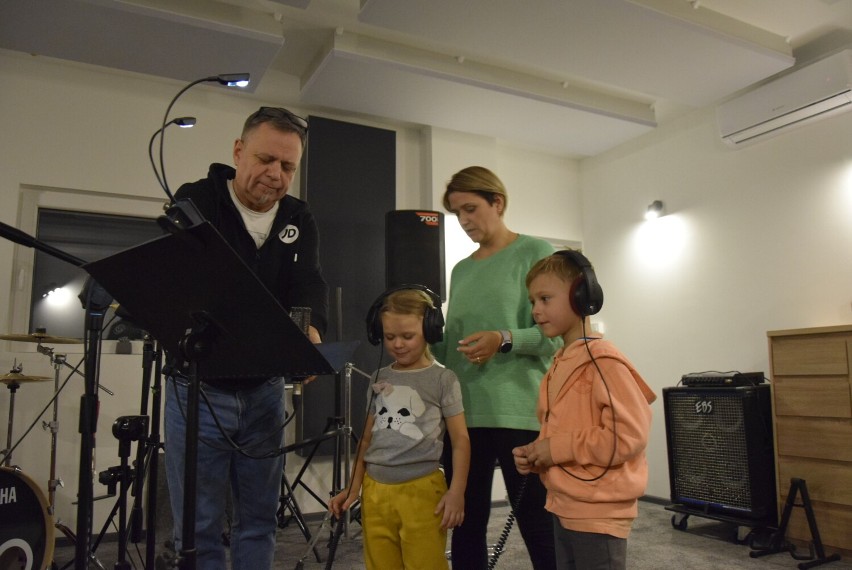 W studio w CeKiSie powstawały nagrania piosenek dla dzieci o Skierniewicach