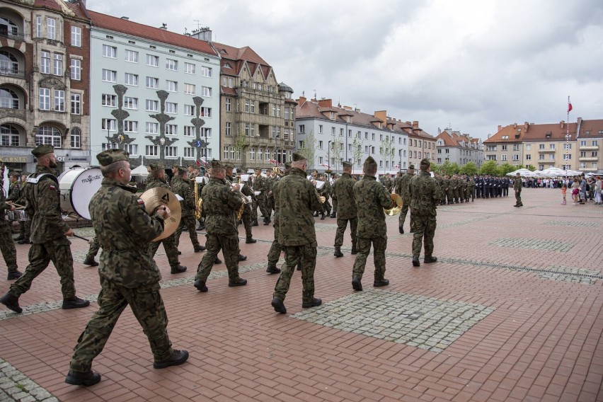 Święto Sił Zbrojnych Rzeczypospolitej Polskiej. Zobaczcie jak świętowano na bytomskim Rynku [ZDJĘCIA]