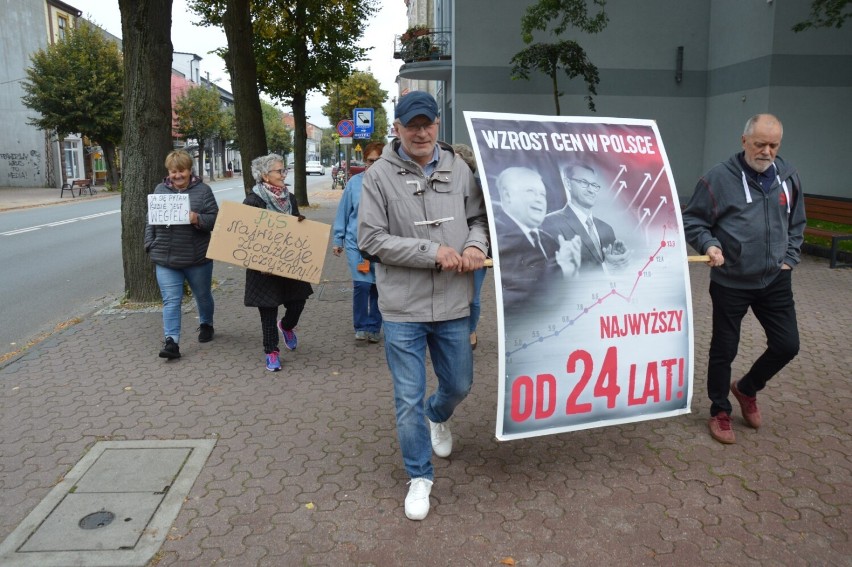 Dość! Seniorzy w Zduńskiej Woli protestują. Morawiecki...