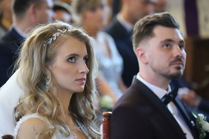 Ślub syna Zenka Martyniuka. Daniel Martyniuk wziął za żonę Ewelinę Golczyńską. Powiedzieli sobie "tak" w kościele w Grabówce [ZDJĘCIA]