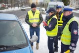 Policjanci rozdawali apteczki pierwszej pomocy na ulicach Piły. Co to była za akcja?