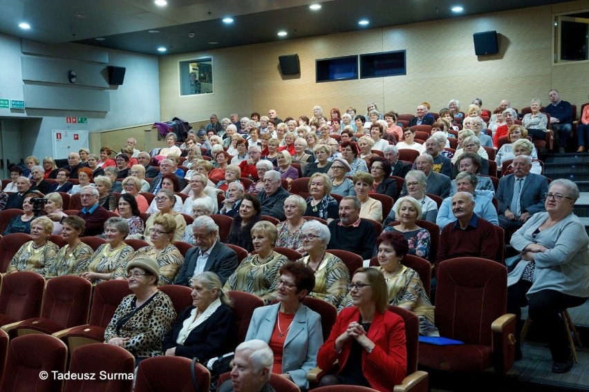 Dzień Seniora w Stargardzie. Teatr, kabaret, taniec i śpiew! [zdjęcia]