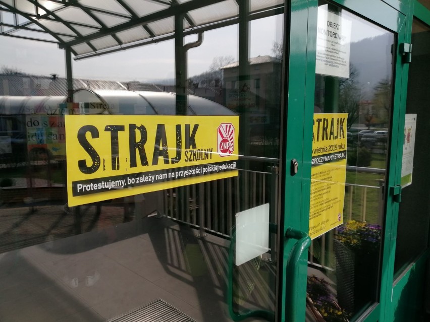Trwa strajk nauczycieli także w powiecie cieszyńskim