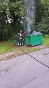 Jastrzębie: strażacy znowu musieli gasić kontener na śmieci [ZDJĘCIA]