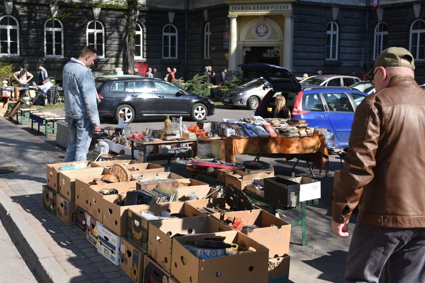 Kwietniowa Giełda Staroci w Przemyślu. Zobacz, co można tam kupić [ZDJĘCIA]