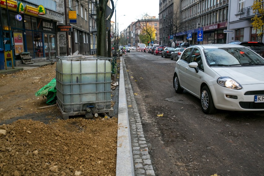 Kraków. Rozkopana i zakorkowana ulica Mazowiecka