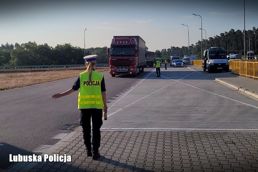Policjanci i funkcjonariusze Inspekcji Transport Drogowego...