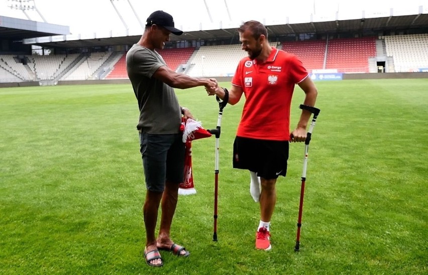 Rivaldo i Kamil Rosiek na stadionie Cracovii