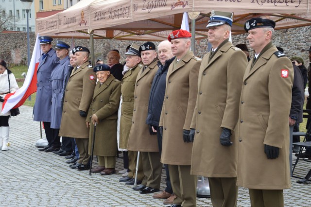 W środę 16 lutego 2022 na placu generała Maczka w Żaganiu obchodziliśmy 77. rocznicę walk o miasto