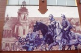 Murale we Wschowie. Te wielkoformatowe dzieła warto zobaczyć. Są jak lekcje z historii Polski i historii sztuki. Mamy dużo zdjęć