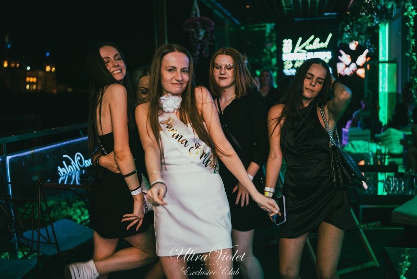 Piękne dziewczyny i wypasione fury w klubie UltraViolet w Kielcach. Tak bawiliście się w sobotę, 22 lipca. Zobaczcie Zdjęcia