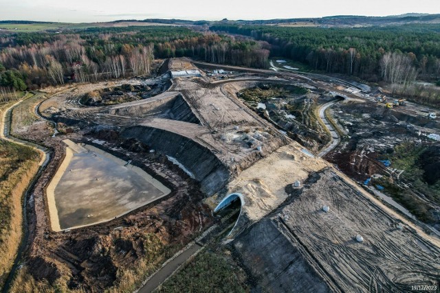 To budowa obwodnicy Zawiercia i Poręby w ciągu drogi krajowej nr 78

Zobacz kolejne zdjęcia/plansze. Przesuwaj zdjęcia w prawo naciśnij strzałkę lub przycisk NASTĘPNE