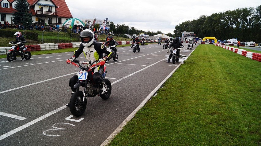 Wielkie ściganie na bydgoskim kartodromie. Puchar Polski Pitbike Supermoto za nami! [zdjęcia, wideo]