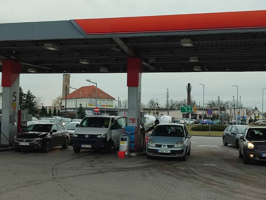 Oblężenie stacji benzynowych w Wągrowcu i powiecie wągrowieckim. Głos zabrał prezes Orlenu Daniel Obajtek 