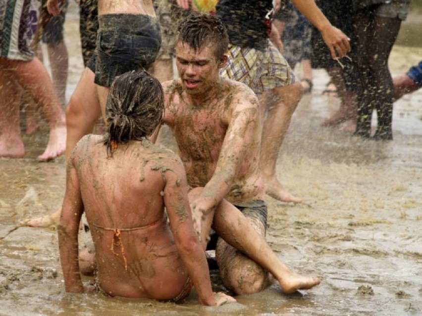 Tysiące ludzi bawi się na Przystanku Woodstock 2011 w...