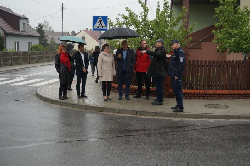 Przegląd dróg w powiecie kłobuckim. Co sprawdzała policja i samorządowcy?