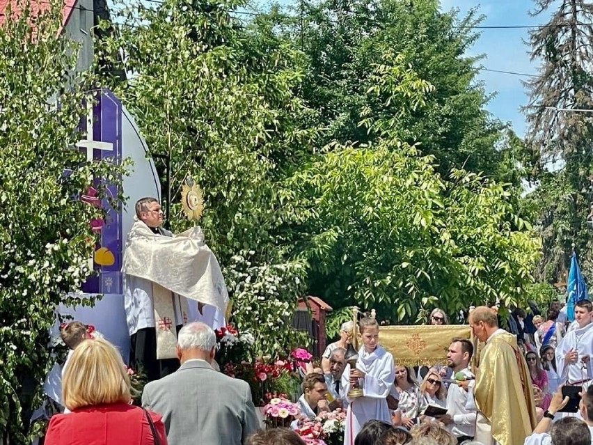 Wiele osób uczestniczyło w mszy świętej i procesji Bożego Ciała w parafii Chrystusa Króla w Kielcach. Zobaczcie zdjęcia