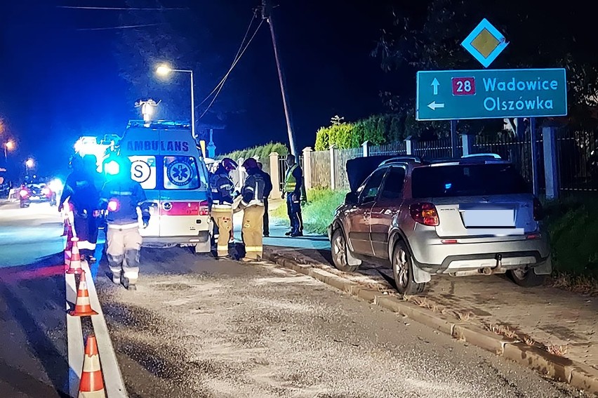 Wypadek pod Mszaną Dolną na DK 28. Dwa auta rozbite. Dwie osoby w szpitalu 