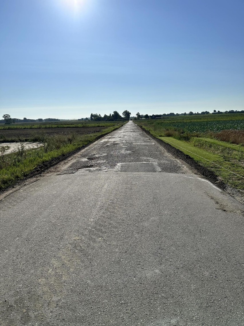 W gminie Błaszki oddano do użytku drogę za prawie 470...