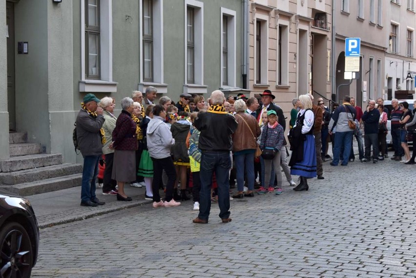 Harcerze z 23 DH z Łubiany oraz zespół kaszubski „Môłi Kaszëbi” z Wąglikowic na uroczystościach w Toruniu [ZDJĘCIA]