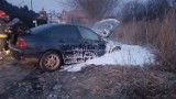 Pożar samochodu marki BMW pod Włocławkiem [zdjęcia, wideo]