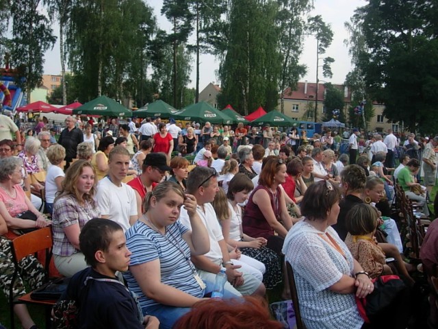 Licznie zgromadzona festiwalowa publiczność. Fot. Ola Daukszewicz