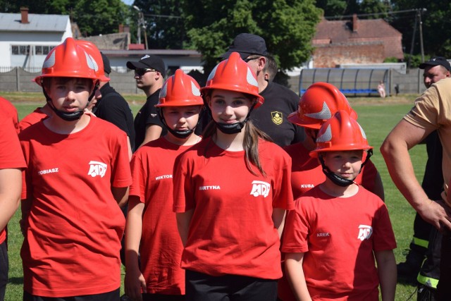 Strażacy - ochotnicy z gminy Dolsk zmierzyli się podczas zawodów w dwóch konkurencjach.