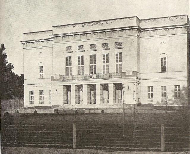 Tomaszowski magistrat tuż po zbudowaniu (zdjęcie z 1927 roku).
Archiwum Andrzeja Kobalczyka