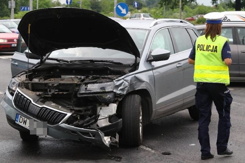 Wypadek na Krzywoustego. Nie działa sygnalizacja, tworzą się ogromne korki [ZDJĘCIA]