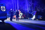 Dramatyczny wypadek w Kostrzynie nad Odrą. Peugeot uderzył w drzewo, kierowca zmarł