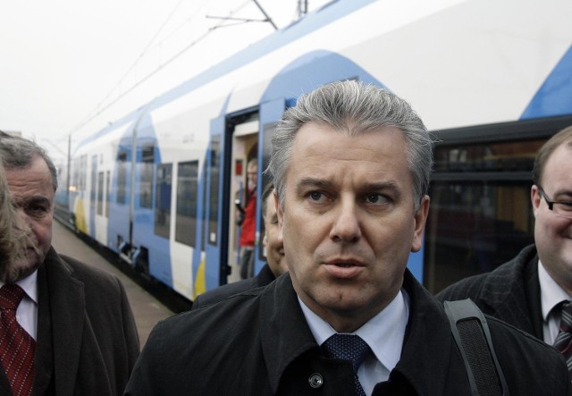 Chaos na kolei przerodził się w spór polityczny i próbę odwołania ministra infrastruktury