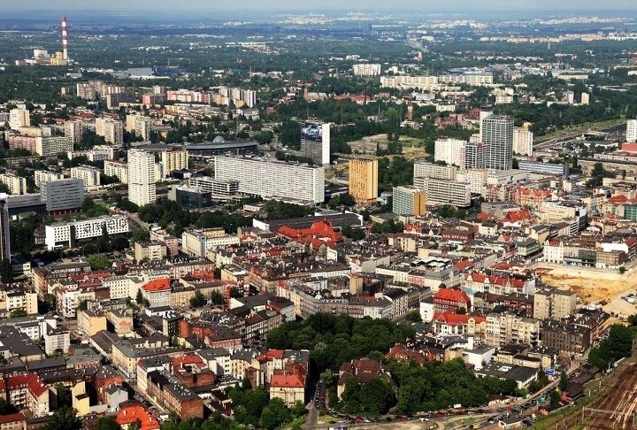 Katowice z lotu ptaka. Zobacz Nikiszowiec, Dolinę Trzech Stawów i centrum [ZDJĘCIA]