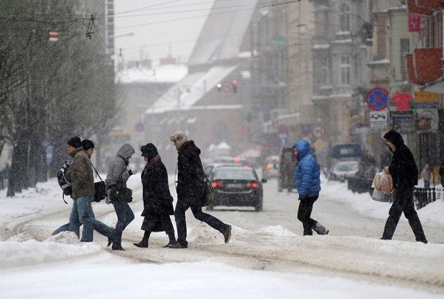 Intensywne opady śniegu mogą występować od piątkowego poranka - ostrzega IMGW w Poznaniu