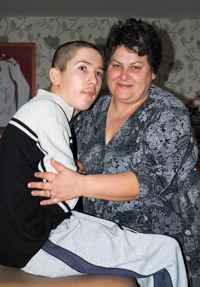 Patryk Chełczyński z mamą Renatą, która zapowiada, że zrobi wszystko, by jej syn wyzdrowiał