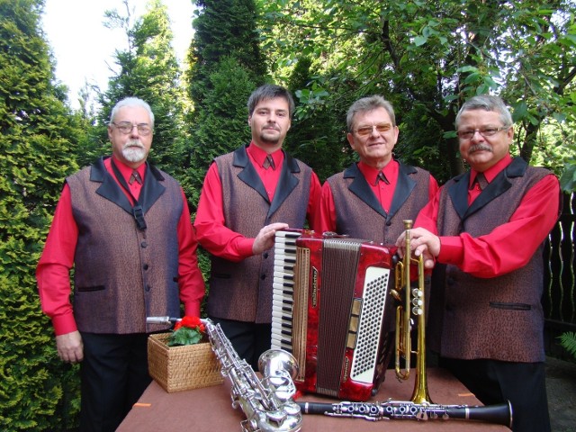 Hanys Bynd w komplecie. Od lewej: Jerzy Pietrek, Aleksander Pietrek, Zenon Kałkusiński i Jan Grzondziel