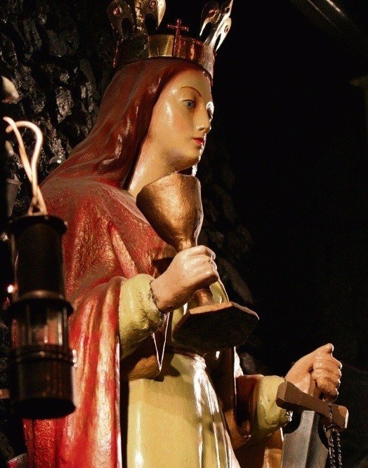 Figura św. Barbary w Halembie. Do niej modliła się rodzina...