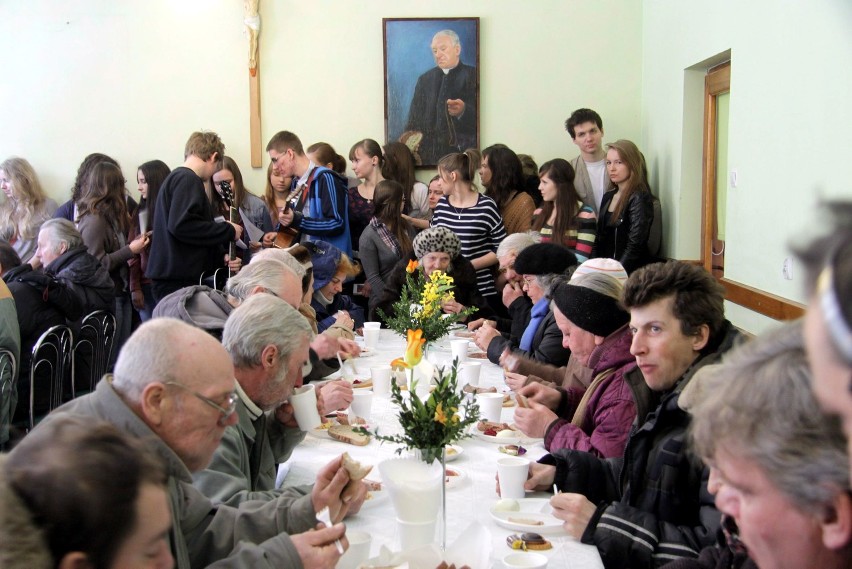 Wielkanocne śniadanie w lubelskim Bractwie Miłosierdzia