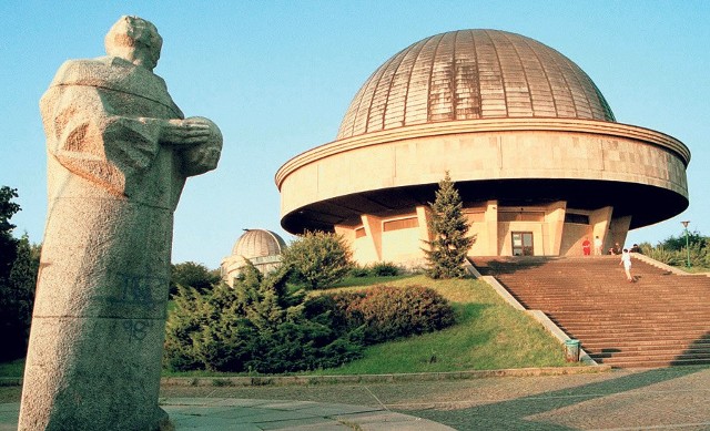 Kopuła i pierścienie obserwatorium przypominają Saturna