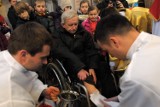 Wielki Czwartek w Lublinie: Kapłani obmyli nogi wiernym (ZDJĘCIA)