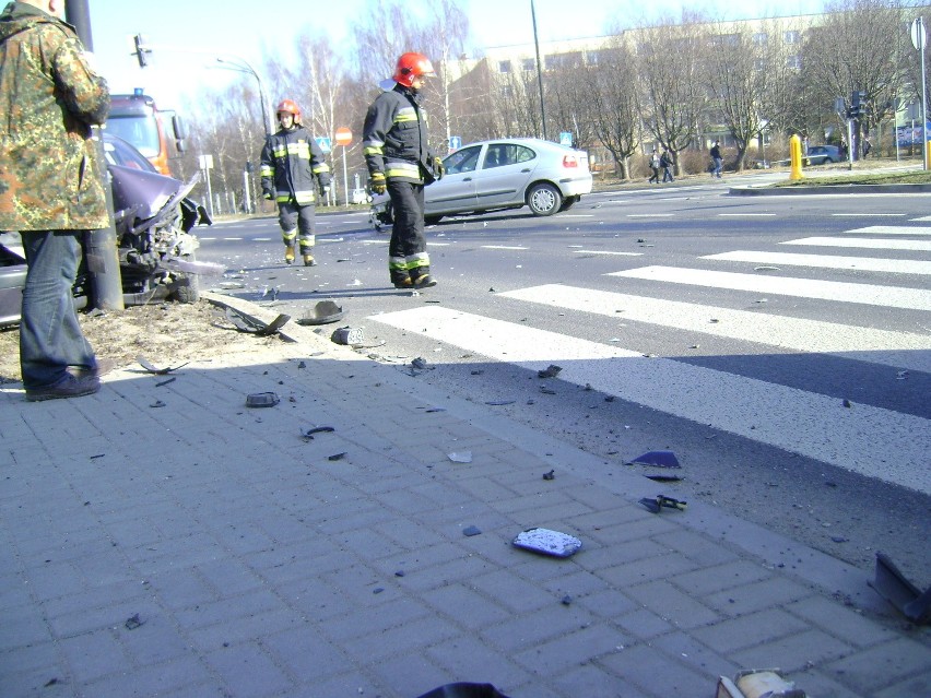 Czechów: Zderzenie peugeota i renaulta (ZDJĘCIA)