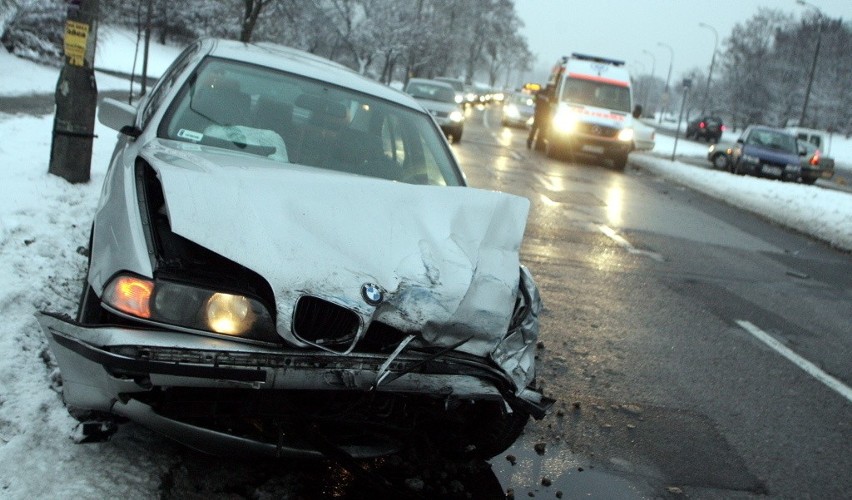 Wypadek na ul. Filaretów: Zderzyło się BMW i mitsubishi