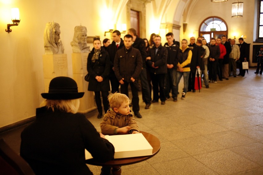 Tak wrocławianie przeżywali katastrofę smoleńską (ZDJĘCIA)