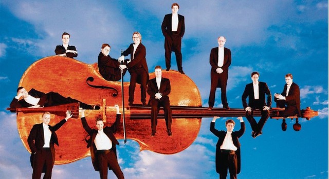 12 Wiolonczelistów (12 Cellisten) słynie nie tylko z muzykalności, ale też poczucia humoru