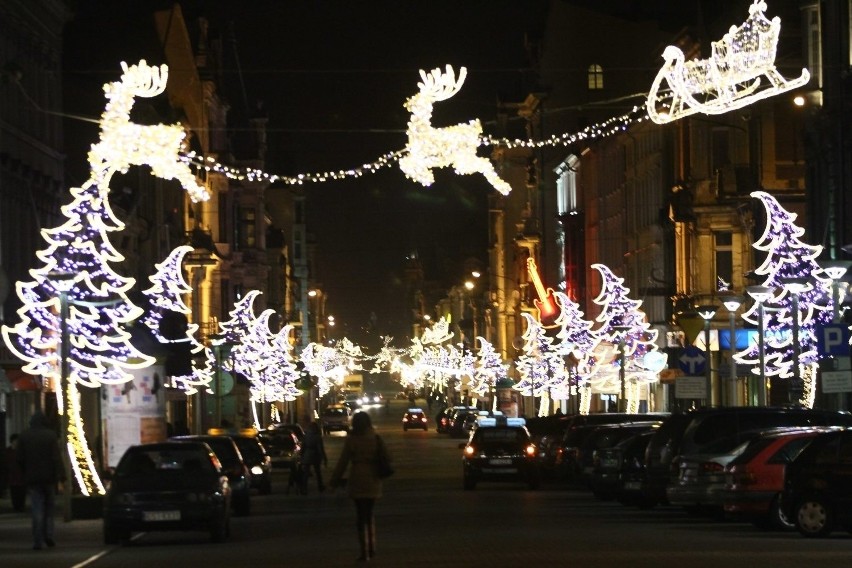 Łódzka iluminacja zamontowana wzdłuż ul. Piotrkowskiej...