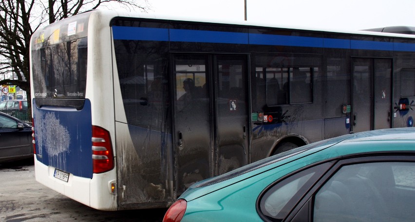 Kraków: podróżni skarżą się na niedomyte autobusy [ZDJĘCIA]