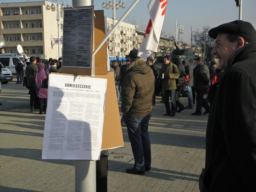 Częstochowa: Stan wojenny na placu Biegańskiego [ZDJĘCIA]