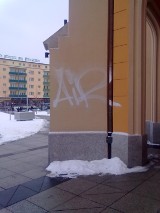 Graficiarze zniszczyli Dworzec Główny. PKP: To smutne (ZDJĘCIA)