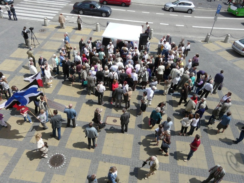Solidarni 2010 w Lublinie: Namiot stoi obok ratusza