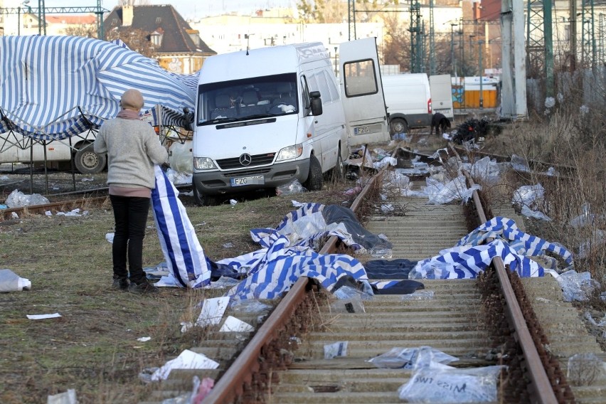 Po niedzielnym handlu targowisko na Świebodzkim wygląda jak po wojnie (ZDJĘCIA)